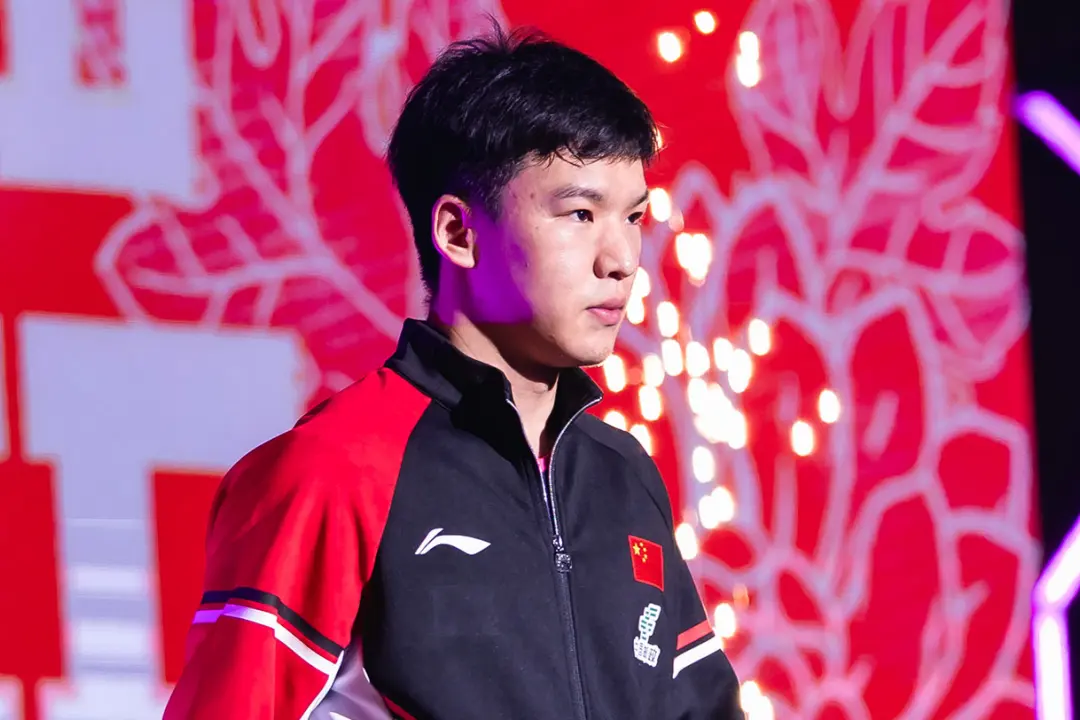 黄友政, AA, 他必须连克 黄友政, AA, 他必须连克